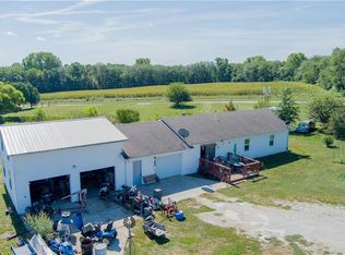 9017 NW Barwick Dr, Cameron, MO 64429
