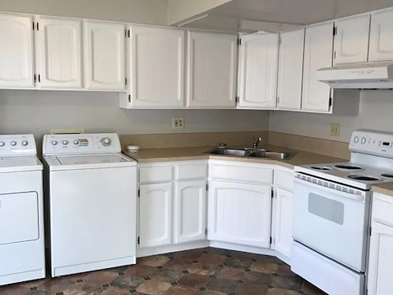 664 W Idaho Ave — Photo 4