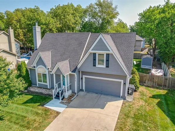 2018 S Lindenwood Dr, Olathe, KS 66062