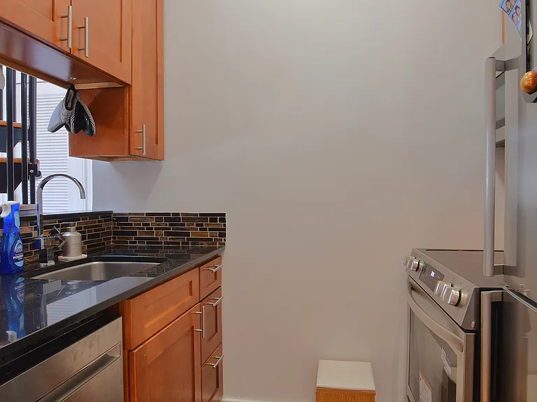 72 Thompson St #B — Photo 6