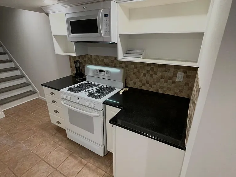 17 Cobbler Ln — Photo 2