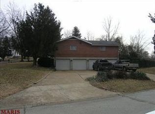 43 Green Acres Rd, Saint Louis, MO 63137