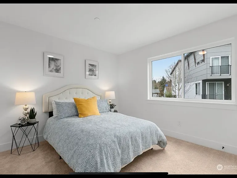 10430 8th Ave NW — Photo 3