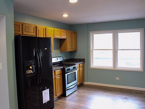 3rd image of 9826 S Normandy Ave