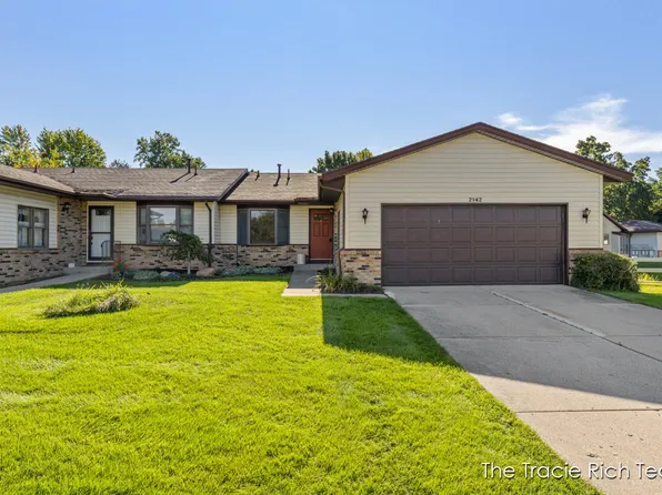 2142 Remington Way NE, Grand Rapids, MI 49505