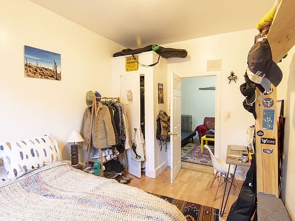 3rd image of 321 Montgomery St APT 2