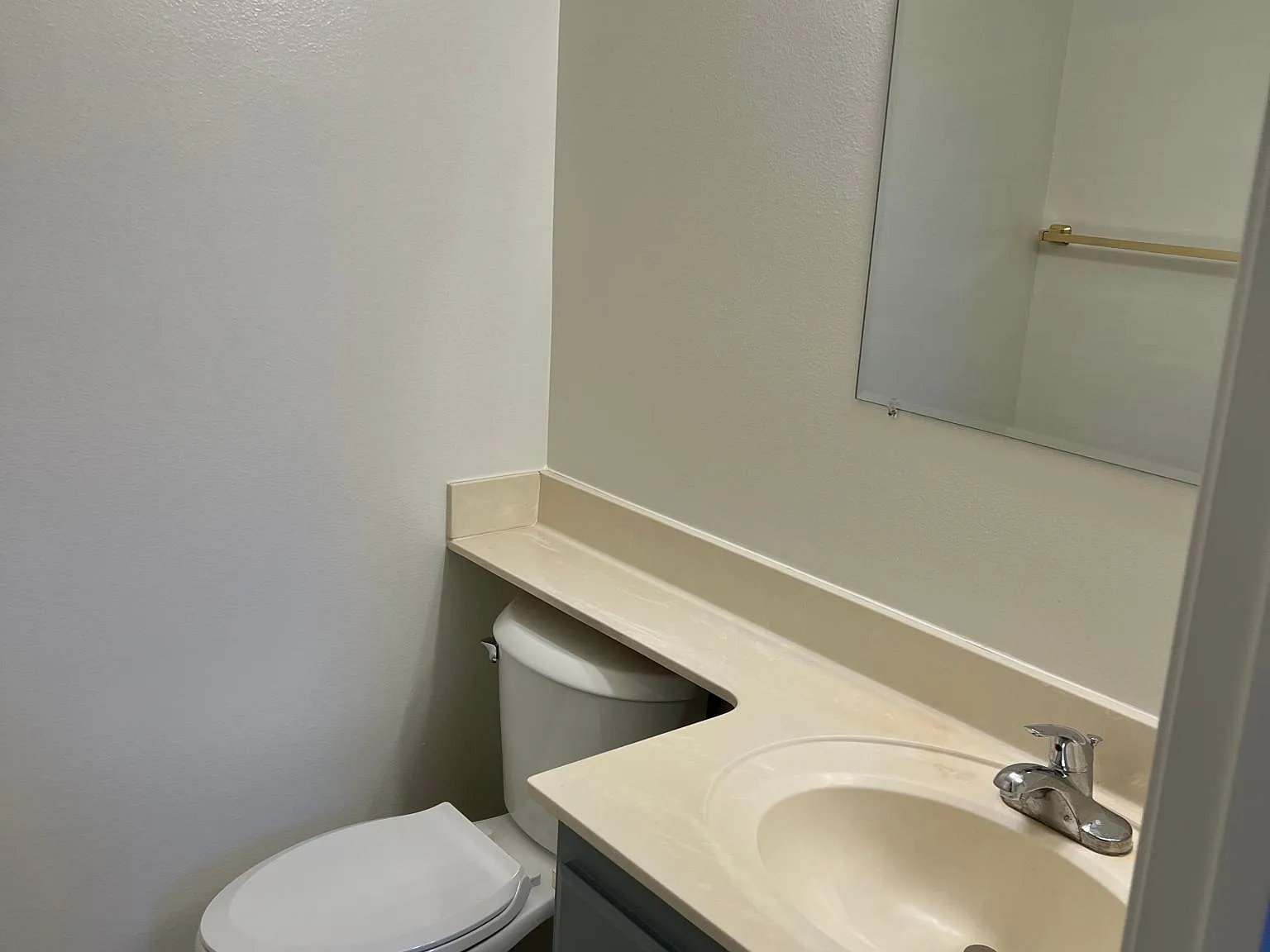 3 bed, 2.5 bath, 1180 sqft, $3,200 — Photo 4