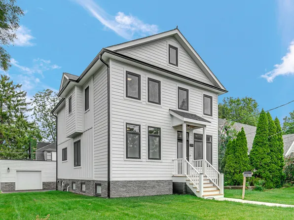1130 Deerfield Rd, Deerfield, IL 60015