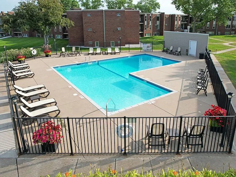Rose Mall Apartments — Photo 19