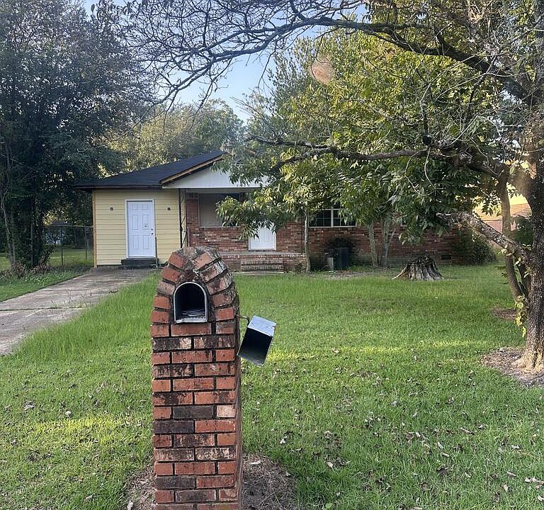 1st image of 1402 E 3rd Ave