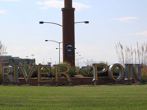 Nearby Shopping/ Movies