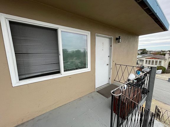 3rd image of 216 Santa Lucia Ave #5