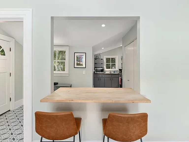 240 SW 3rd St #B — Photo 6