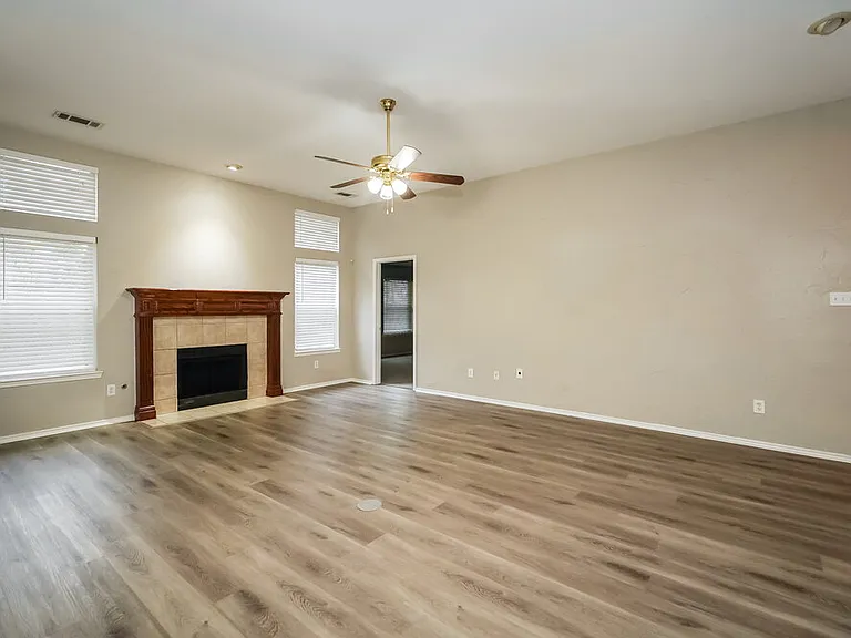 4413 Corner Brook Ln — Photo 5