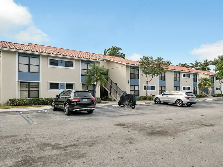 1440 Lake Crystal Dr #B — Photo 15