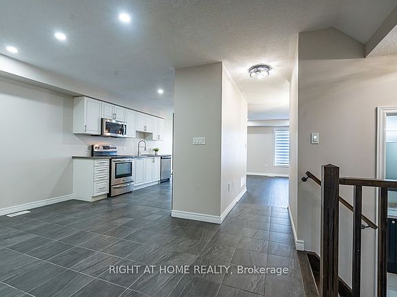 4th image of 10 Cittadella Blvd