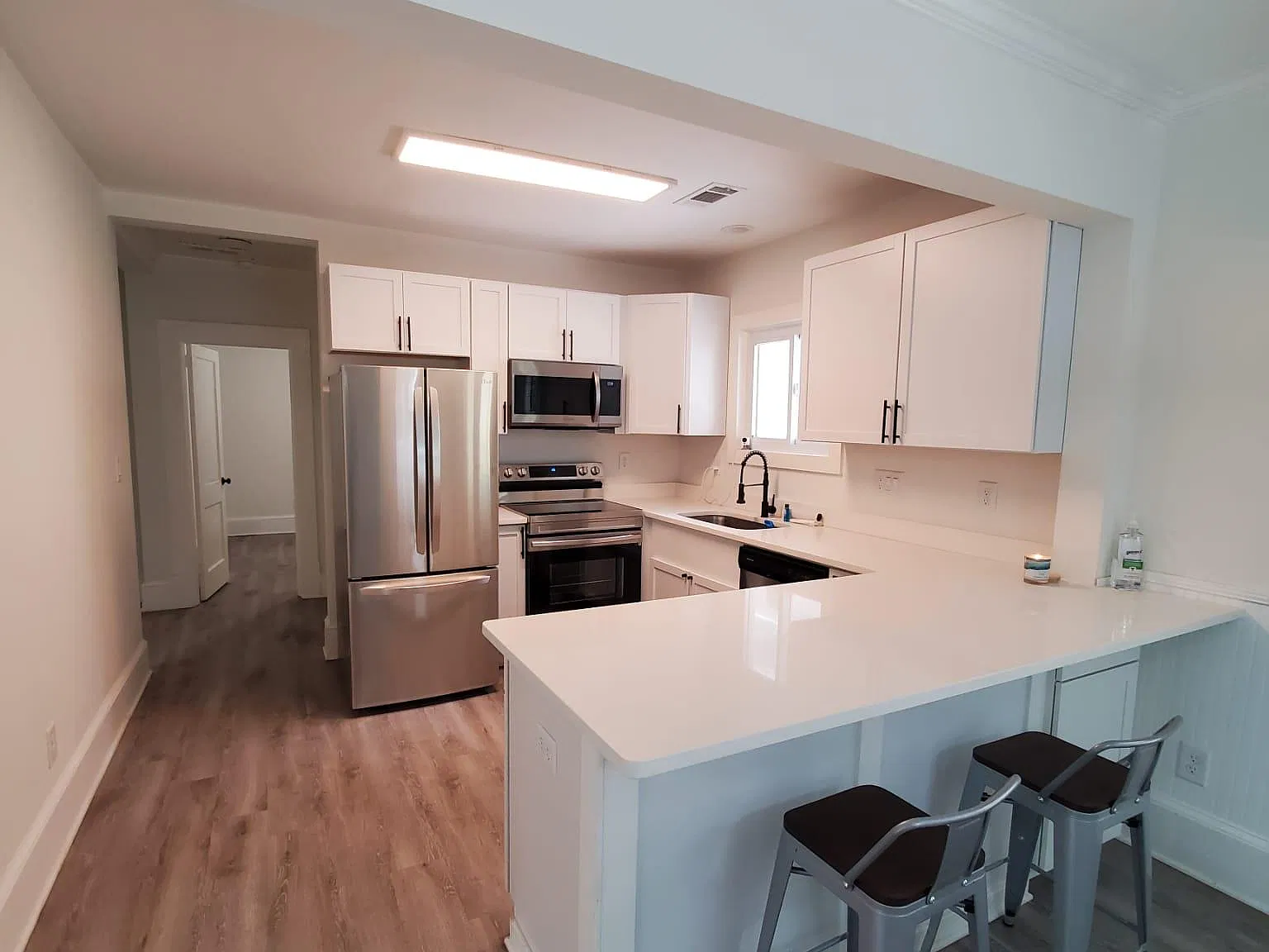2531 Lester St — Photo 1