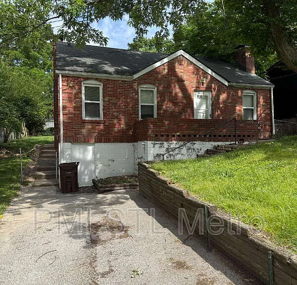 6170 Emerald Ave — Photo 1