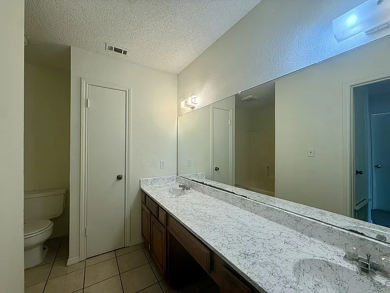 2057 W Walnut St #A — Photo 13