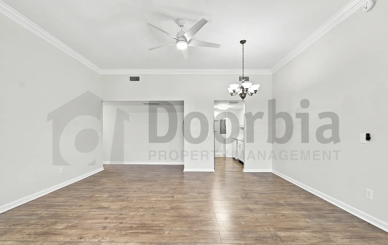 Beautiful 2 Bedroom, 2 Bathroom Condo in the Heart of Avondale — Photo 4
