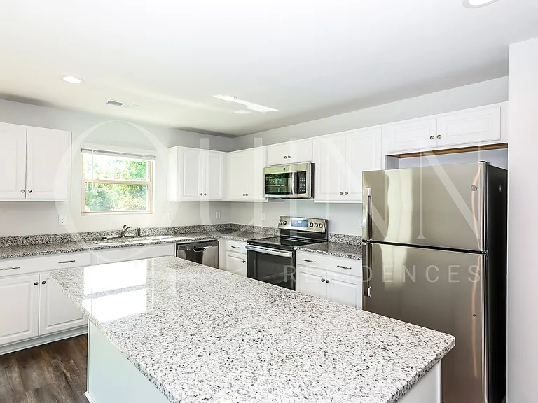 Tyger Pointe — Photo 12