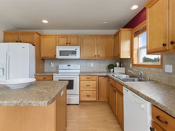4th image of 2292 Lacewing Dr