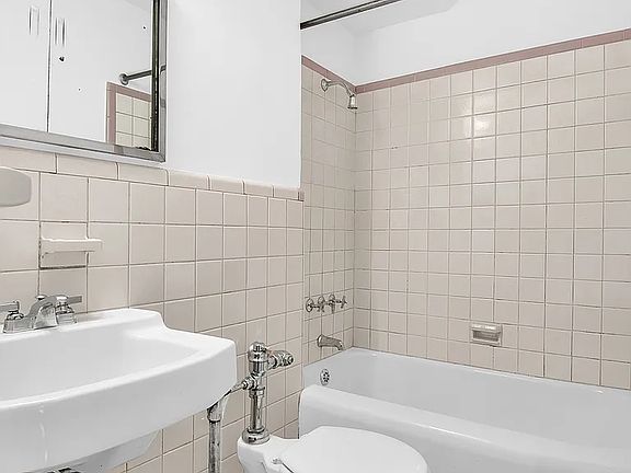 5th image of 32 Gramercy Park S APT 12C