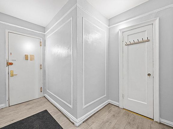 3rd image of 1015 Summit Ave APT 4A