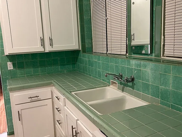 425 S Palm Dr — Photo 11