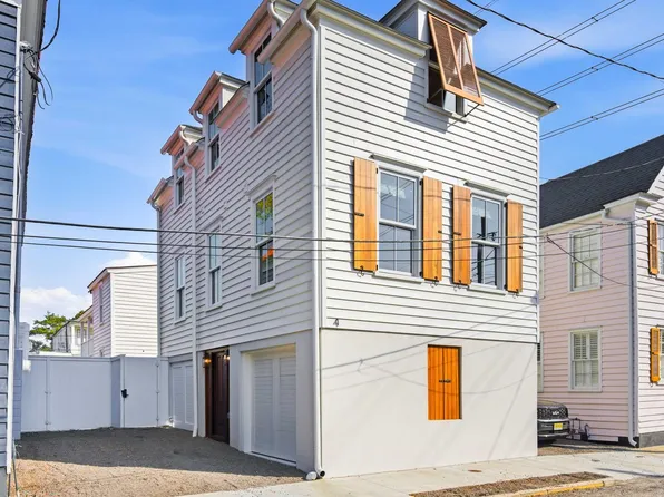 4 President Pl, Charleston, SC 29403