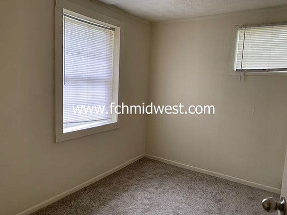 5th image of 1724 N Somerset Ave