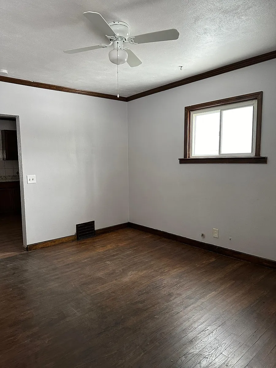 Building Photo - 1879 E 34th St #1879