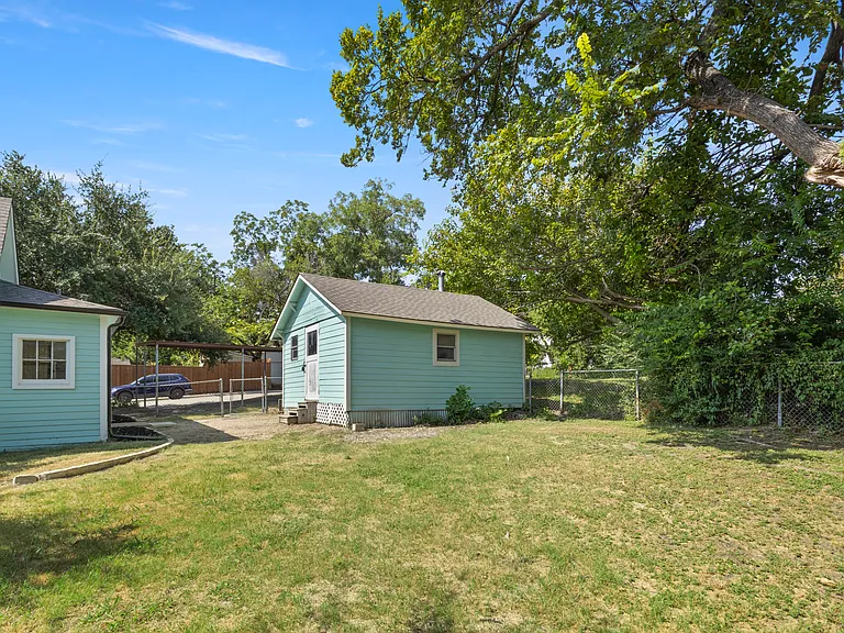 408 S College St — Photo 18