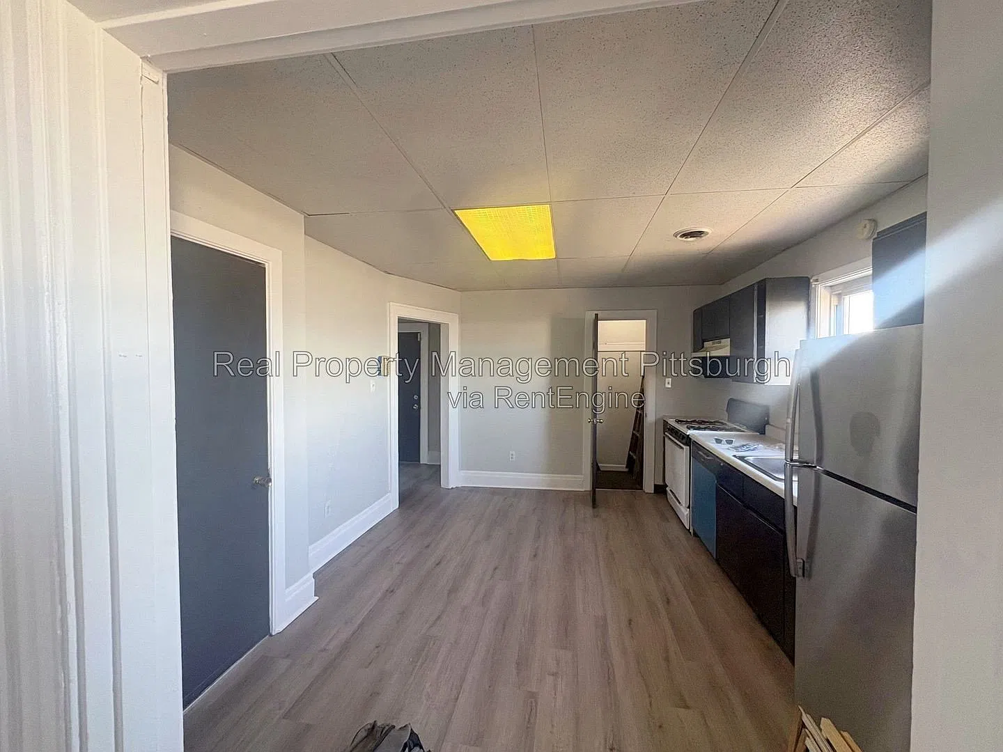 2 bed, 1.0 bath, $950 — Photo 3