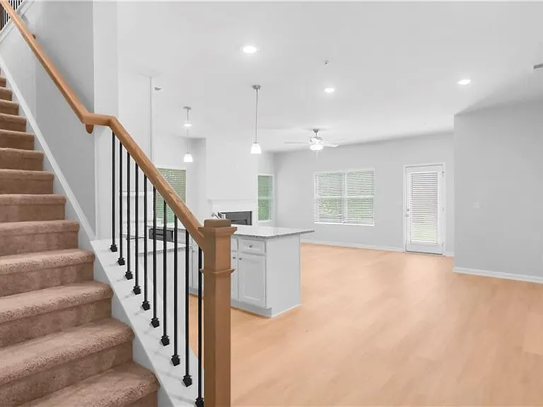 371 Lanier Cir — Photo 11