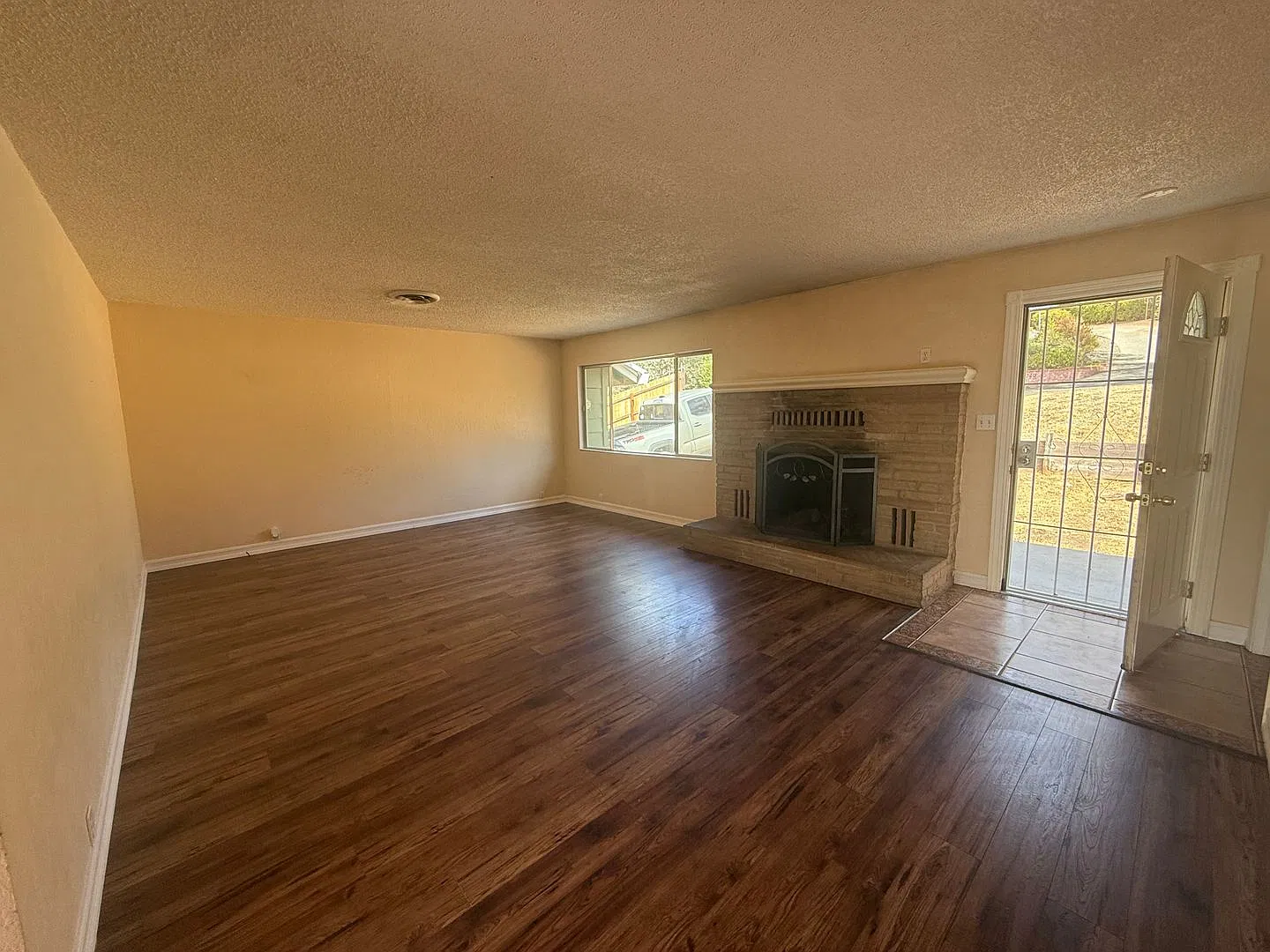 Beautiful 4/3 Home on Canyon Highlands Drive — Photo 3