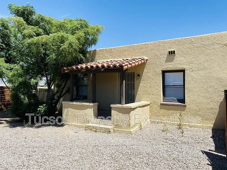 2632 N Stone Ave #9 — Photo 19