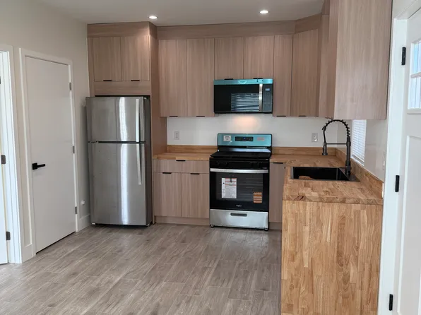 22361 Roscoe Blvd, Canoga Park, CA 91304