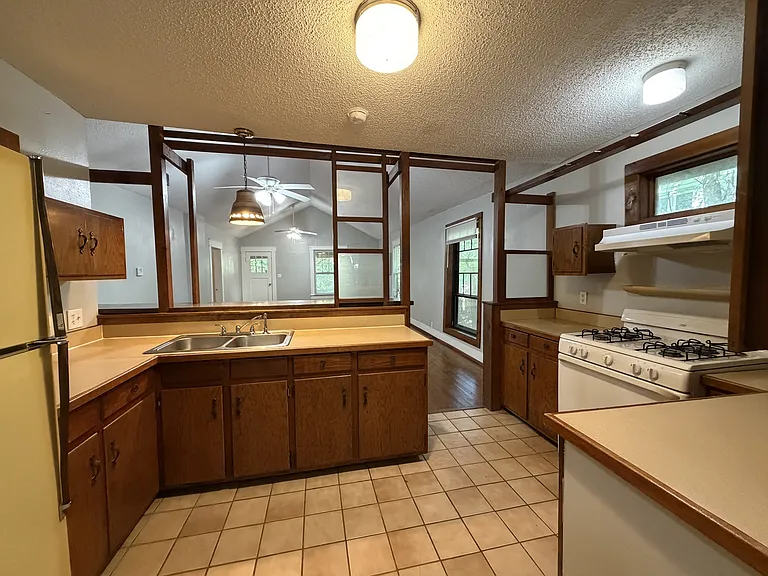 416 E Huntsville Rd — Photo 6