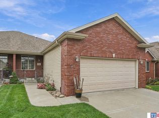 7521 Greycliff Dr, Lincoln, NE 68516
