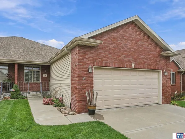 7521 Greycliff Dr, Lincoln, NE 68516