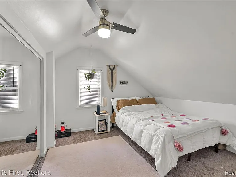 24047 Stanford St — Photo 15