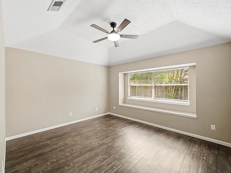 5202 Roserock Ln — Photo 12