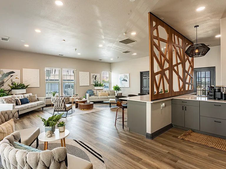 Luxe Apartments — Photo 30