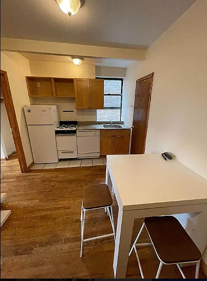 202 E 7th St #3F — Photo 5
