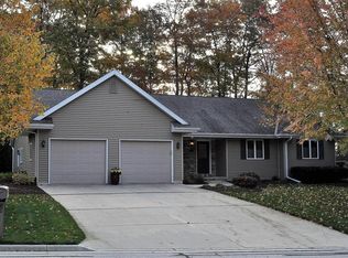 907 Cobblestone Dr, Sheboygan, WI 53083