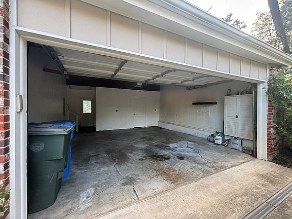 3rd image of 4509 Cloverdale Loop