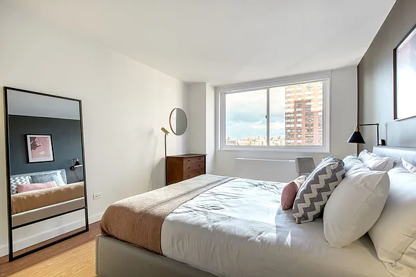 Rented by Greystar | media 8