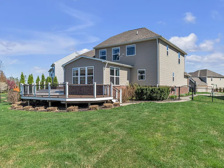 15745 Diamante Dr — Photo 52