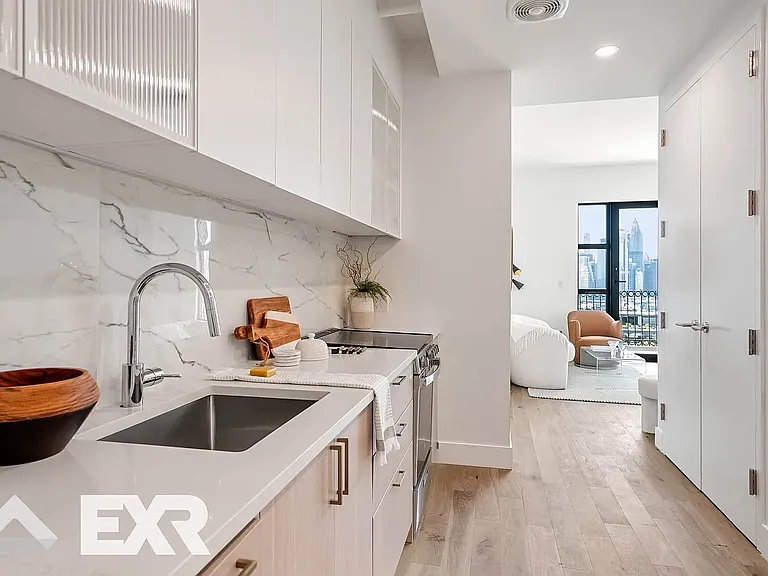 69 Adams St #18J — Photo 3